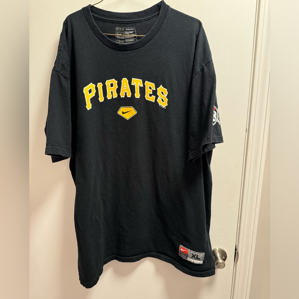 *Pittsburgh Pirates Nike T-Shirt Men's  Short Sleeve Graphic Logo Black